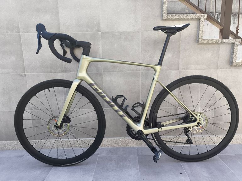 Brugt Giant Defy Shimano 105 2024 Road & Gravel — billede 2 af 6
