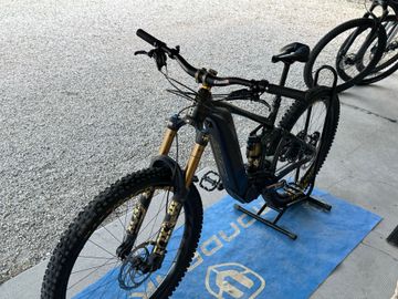 Used Giant Reign E+ 0 2022 2022 Mountainbike, Green, 29 — image 5 of 8
