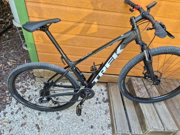 Gebrauchtes Trek Marlin 4 Gen 2 2024 2024 Mountainbike, Schwarz, 27.5, 29 — Bild 4 von 6