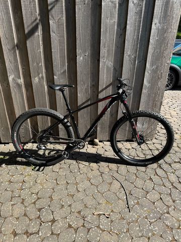Specialized Fuse Expert 6Fattie 2016 2016 Mountainbike usato, Nero — immagine 2 di 11