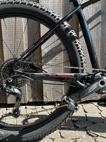 Specialized Fuse Expert 6Fattie 2016 2016 Mountainbike usato, Nero — immagine 3 di 11