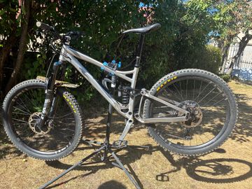 Używany Banshee Titan V3.2 2025 Mountainbike — zdjęcie 1 z 42