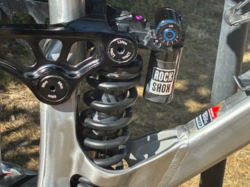 Używany Banshee Titan V3.2 2025 Mountainbike — zdjęcie 27 z 42