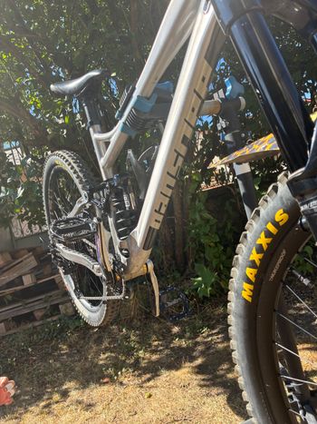 Banshee Titan V3.2 2025 Mountainbike usato, Grigio chiaro — immagine 24 di 42