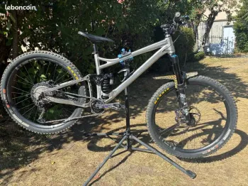 Banshee Titan V3.2 2025 Mountainbike usato, Grigio chiaro — immagine 29 di 42
