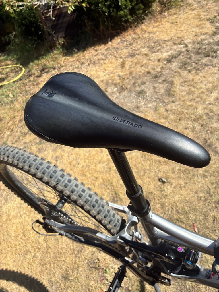 Banshee Titan V3.2 2025 Mountainbike usato, Grigio chiaro — immagine 17 di 42