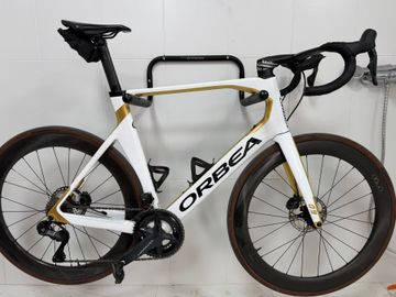 Käytetty Orbea ORCA AERO M25TEAM-D 2020 2020 Road & Gravel