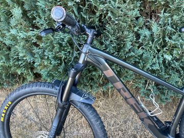 Used Trek Roscoe 7 2024 2024 Mountainbike, Black, 27.5, 29 — image 8 of 11