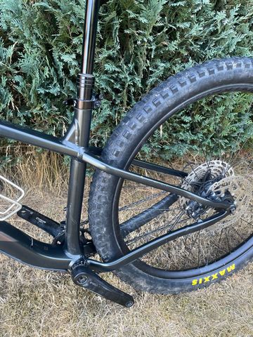 Used Trek Roscoe 7 2024 2024 Mountainbike, Black, 27.5, 29 — image 10 of 11