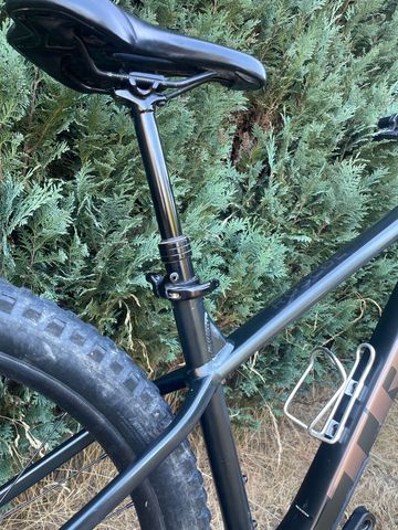 Used Trek Roscoe 7 2024 2024 Mountainbike, Black, 27.5, 29 — image 6 of 11