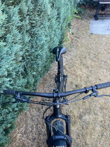 Used Trek Roscoe 7 2024 2024 Mountainbike, Black, 27.5, 29 — image 9 of 11