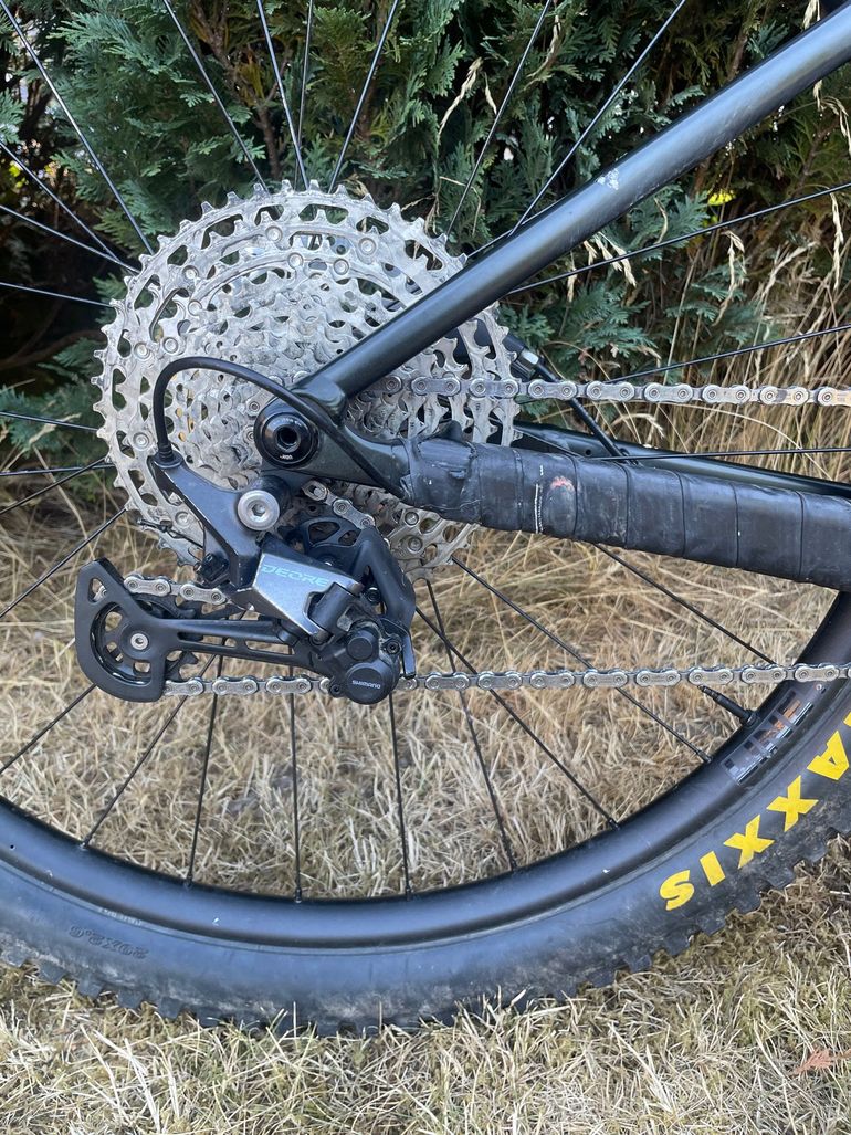 Used Trek Roscoe 7 2024 2024 Mountainbike, Black, 27.5, 29 — image 4 of 11