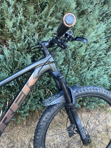 Used Trek Roscoe 7 2024 2024 Mountainbike, Black, 27.5, 29 — image 7 of 11