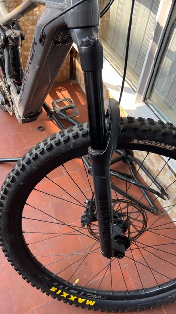 Used Mondraker CHASER R 2025 2025 Mountainbike, Light Gray, 29 — image 8 of 8