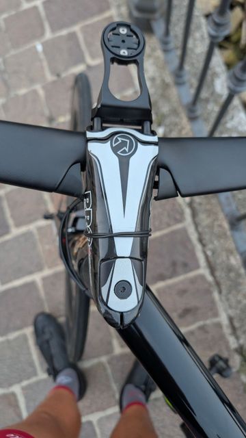 Used Specialized Tarmac Shimano Dura Ace Di2 2019 Road & Gravel, Black — image 5 of 7