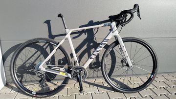 Canyon Grizl CF SL 7 2022 2022 Road & Gravel usato, Grigio chiaro — immagine 1 di 18