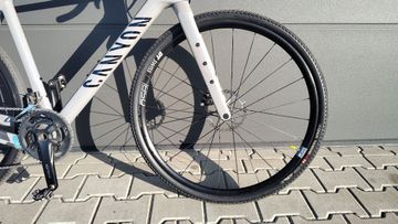 Canyon Grizl CF SL 7 2022 2022 Road & Gravel usato, Grigio chiaro — immagine 5 di 18