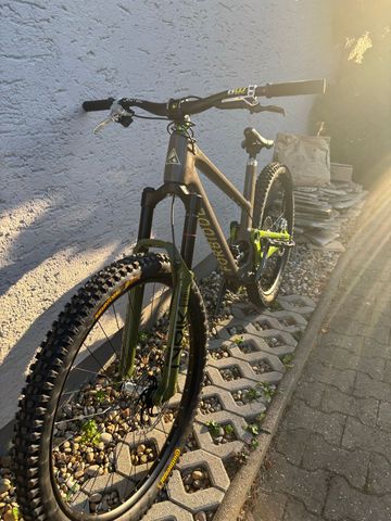 Used Forbidden Druid SRAM GX Eagle AXS 2021 Mountainbike, Light Gray — image 2 of 8