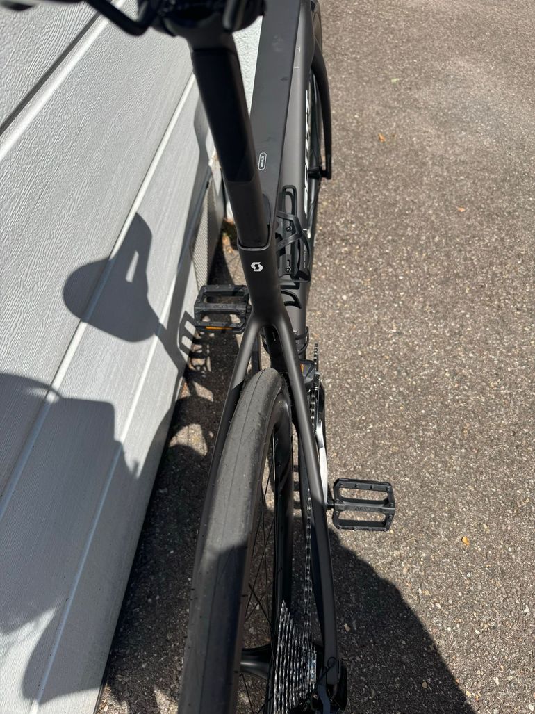 Używany Scott Addict 30 2026 2026 Road & Gravel — zdjęcie 9 z 11
