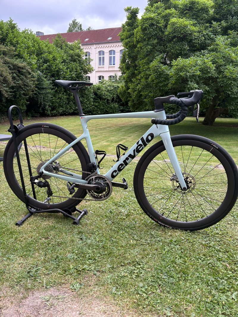 Käytetty Cervélo Caledonia SRAM Red eTap AXS 2023 Road & Gravel