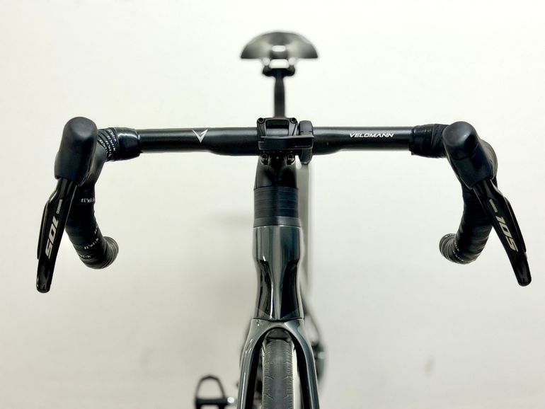 Brugt Bianchi Oltre Comp 105 Di2 2023 2023 Road & Gravel — billede 4 af 5