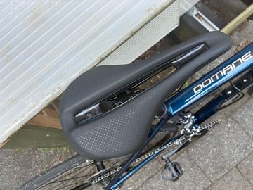 Used Trek Domane AL 2 2024 2024 Road & Gravel, Blue — image 5 of 8