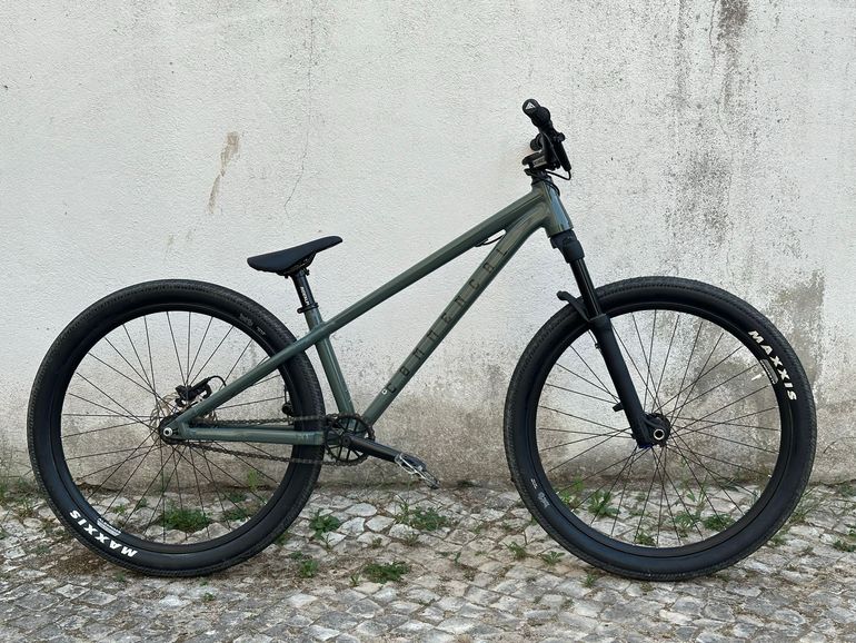 Used Commencal ABSOLUT 2025 2025 Mountainbike, Green, 26 — image 2 of 9