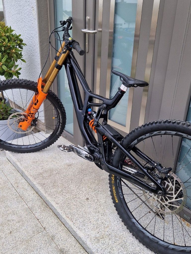 Brugt Santa Cruz V10 DH X01 / Carbon CC 2025 Frameset 2025 Mountainbike — billede 2 af 3
