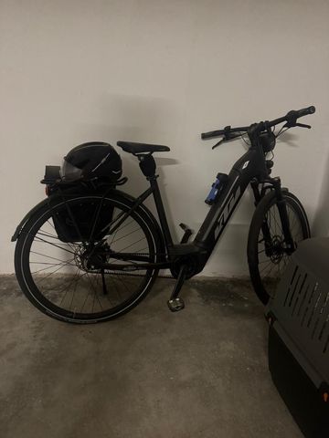 KTM Macina Series Electric Bike 2023 Road & Gravel d'occasion