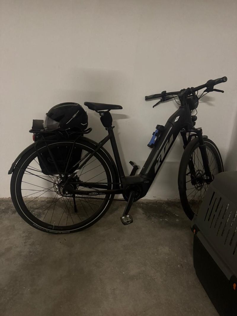 KTM Macina Series Electric Bike 2023 Road & Gravel usato