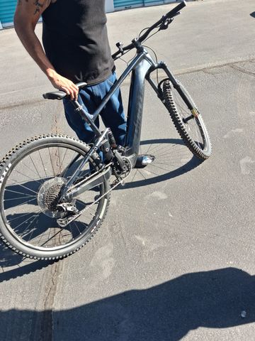 Used Giant Stance E+ 1 Pro 2022 2022 Mountainbike, Black, 29 — image 3 of 3