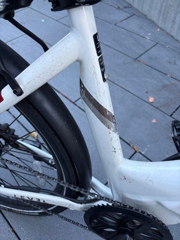Used Aventon Level 2 Step-Through 2025 2025 Mountainbike, White, 27.5 — image 16 of 18