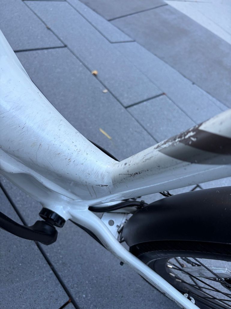 Used Aventon Level 2 Step-Through 2025 2025 Mountainbike, White, 27.5 — image 13 of 18