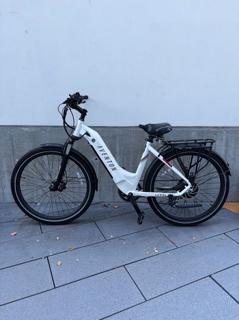 Used Aventon Level 2 Step-Through 2025 2025 Mountainbike, White, 27.5 — image 2 of 3