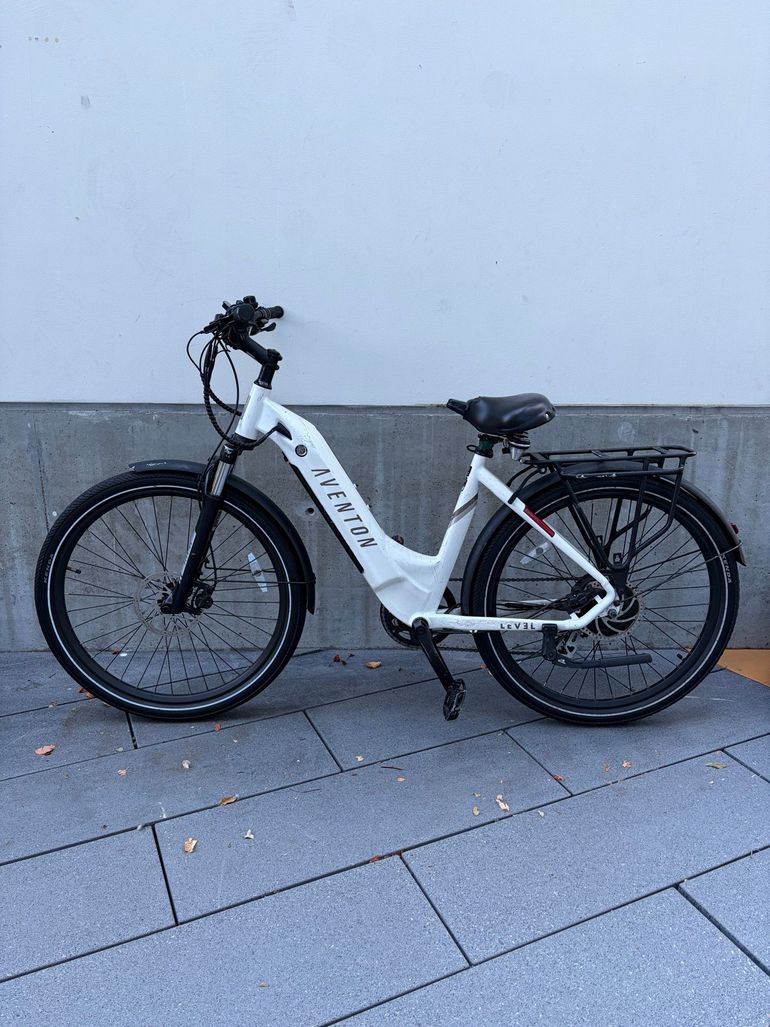 Used Aventon Level 2 Step-Through 2025 2025 Mountainbike, White, 27.5 — image 2 of 3