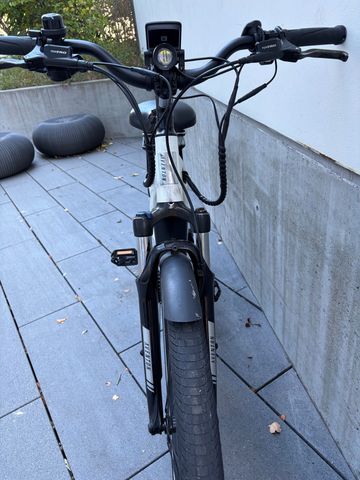 Used Aventon Level 2 Step-Through 2025 2025 Mountainbike, White, 27.5 — image 5 of 18