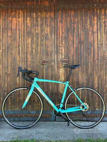Gebrauchtes Bianchi Nirone Shimano 105 2024 Road & Gravel, Blau — Bild 4 von 15