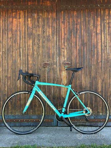 Used Bianchi Nirone Shimano 105 2024 Road & Gravel, Blue — image 4 of 15