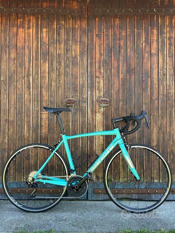 Gebrauchtes Bianchi Nirone Shimano 105 2024 Road & Gravel, Blau — Bild 2 von 15