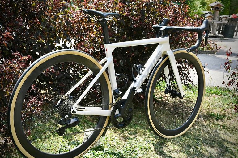 Used Adris Custom Shimano Ultegra Di2 2024 Road & Gravel, White — image 2 of 6