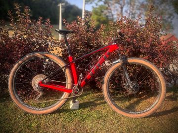 Used Trek Procaliber Shimano Deore XT 2024 Mountainbike, Red — image 2 of 3