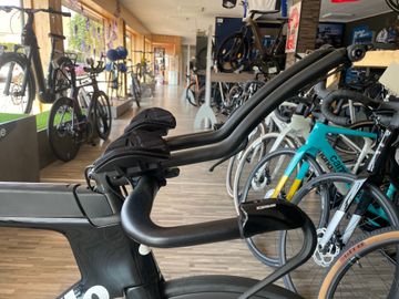 Used Cervélo Custom Shimano 105 2024 Road & Gravel, Black — image 6 of 6