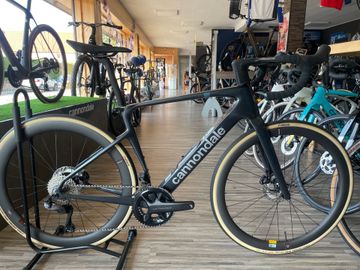 Używany Cannondale Synapse Carbon 1 2025 2025 Road & Gravel — zdjęcie 2 z 6