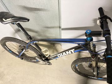Used Giant Xtc Shimano Deore XT 2009 Mountainbike, Blue — image 3 of 4