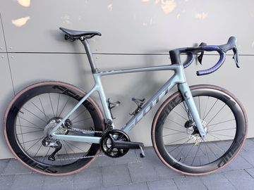 Używany Scott Addict RC 15 2023 2023 Road & Gravel — zdjęcie 1 z 7