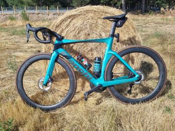 Used Bianchi Oltre PRO 2026 2026 Road & Gravel, Blue — image 2 of 7