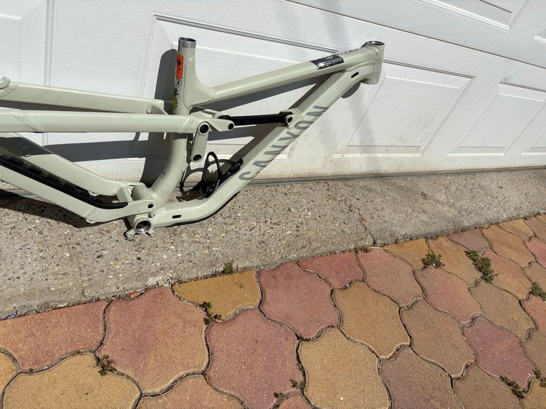 Canyon Torque 5 (Mullet) 2025 Frameset 2025 Mountainbike usato, Verde — immagine 2 di 7