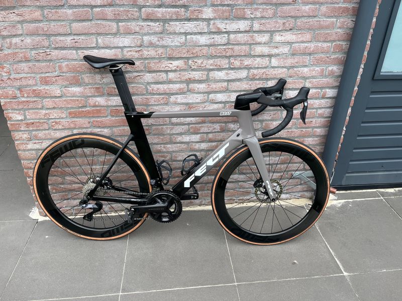 Używany Felt AR Advanced Ultegra Di2 2025 2025 Road & Gravel