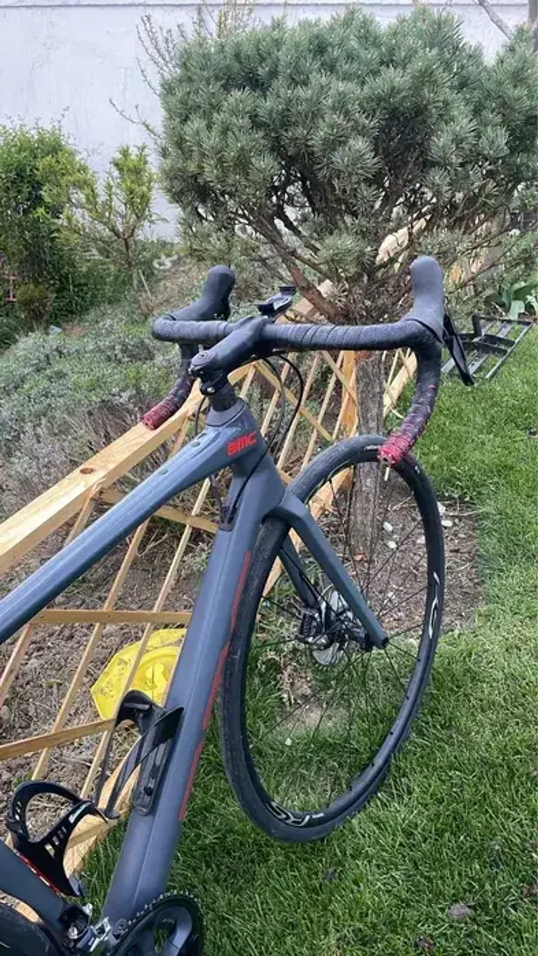 BMC Roadmachine THREE 2020 2020 Road & Gravel usato, Grigio chiaro — immagine 2 di 4