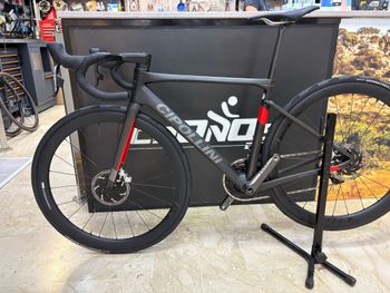 Cipollini DOLOMIA - SRAM RED E-TAP AXS D1- Tune Schwarzbrenner 20 Skyline Disc 2024 2024 Road & Gravel usato